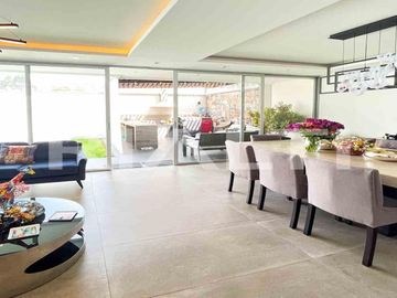 Casa moderna en venta Tumbaco sector Hilacril