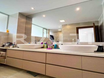 Casa moderna en venta Tumbaco sector Hilacril