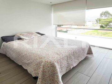 Casa moderna en venta Tumbaco sector Hilacril