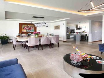 Casa moderna en venta Tumbaco sector Hilacril
