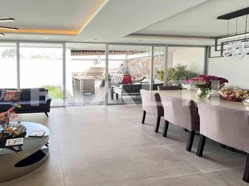 Casa moderna en venta Tumbaco sector Hilacril