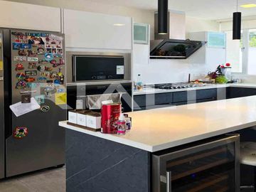 Casa moderna en venta Tumbaco sector Hilacril