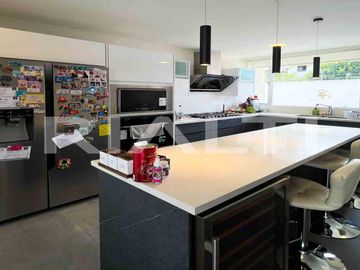 Casa moderna en venta Tumbaco sector Hilacril