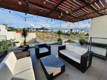 Vendo Casa en Centro Sur, Claustros de las Misiones, Roof Garden, 3 Niveles