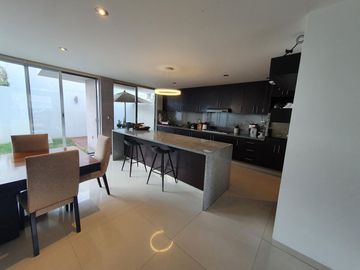Vendo Casa en Centro Sur, Claustros de las Misiones, Roof Garden, 3 Niveles