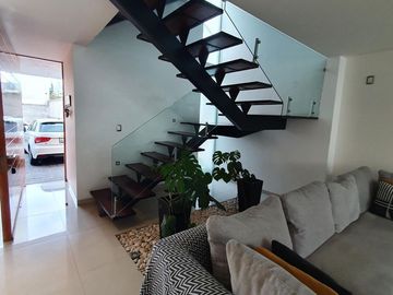 Vendo Casa en Centro Sur, Claustros de las Misiones, Roof Garden, 3 Niveles