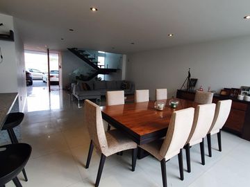 Vendo Casa en Centro Sur, Claustros de las Misiones, Roof Garden, 3 Niveles