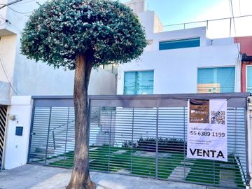 Casa en venta en Jardines de Satélite