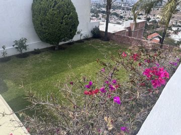 Milenio III Casa en venta con vista panorámica y gran jardín SUPER PRECIO!!
