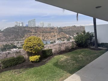 Milenio III Casa en venta con vista panorámica y gran jardín SUPER PRECIO!!