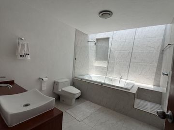 Milenio III Casa en venta con vista panorámica y gran jardín SUPER PRECIO!!