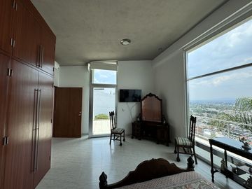 Milenio III Casa en venta con vista panorámica y gran jardín SUPER PRECIO!!
