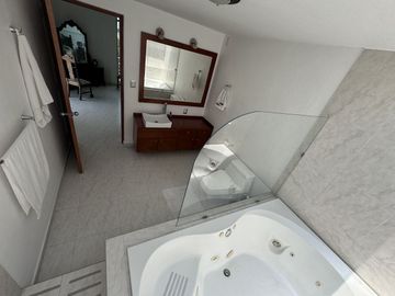 Milenio III Casa en venta con vista panorámica y gran jardín SUPER PRECIO!!