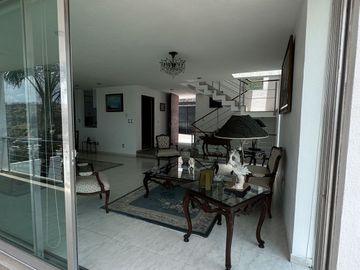 Milenio III Casa en venta con vista panorámica y gran jardín SUPER PRECIO!!