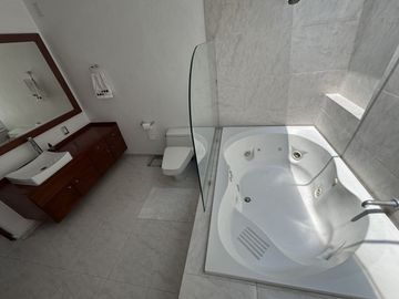 Milenio III Casa en venta con vista panorámica y gran jardín SUPER PRECIO!!
