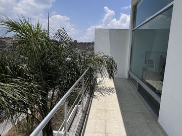 Milenio III Casa en venta con vista panorámica y gran jardín SUPER PRECIO!!