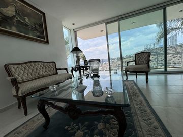 Milenio III Casa en venta con vista panorámica y gran jardín SUPER PRECIO!!