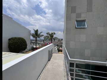 Milenio III Casa en venta con vista panorámica y gran jardín SUPER PRECIO!!