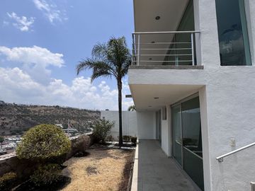 Milenio III Casa en venta con vista panorámica y gran jardín SUPER PRECIO!!