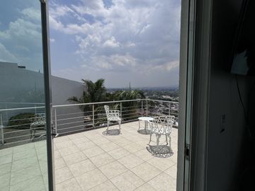 Milenio III Casa en venta con vista panorámica y gran jardín SUPER PRECIO!!