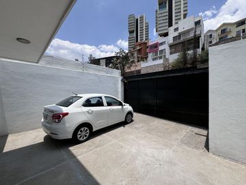 Milenio III Casa en venta con vista panorámica y gran jardín SUPER PRECIO!!