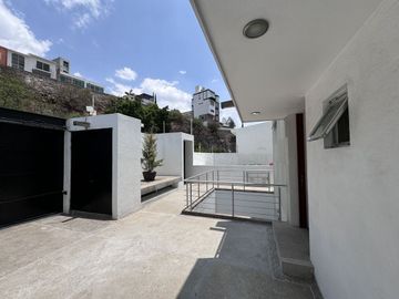 Milenio III Casa en venta con vista panorámica y gran jardín SUPER PRECIO!!