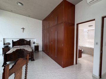 Milenio III Casa en venta con vista panorámica y gran jardín SUPER PRECIO!!