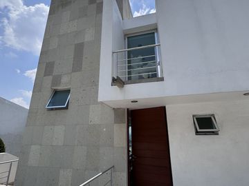 Milenio III Casa en venta con vista panorámica y gran jardín SUPER PRECIO!!
