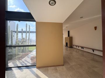 Preciosa casa en venta en Los Cipreses Corregidora