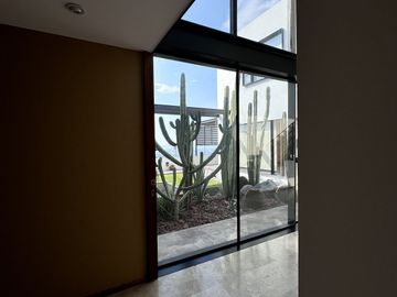 Preciosa casa en venta en Los Cipreses Corregidora