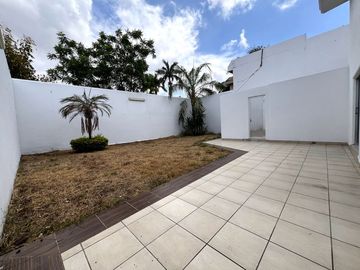 Casa en venta y renta en Las Quintas