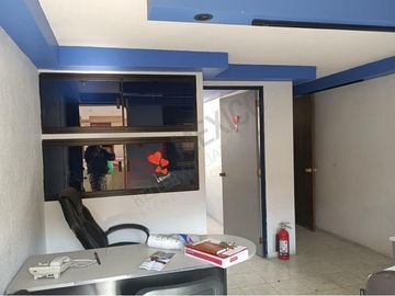 Local Comercial en 2do Nivel en Plaza Las Maria Luisas, Av. Revolución.