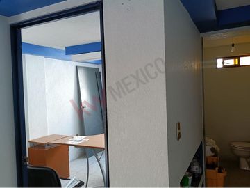Local Comercial en 2do Nivel en Plaza Las Maria Luisas, Av. Revolución.