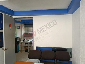 Local Comercial en 2do Nivel en Plaza Las Maria Luisas, Av. Revolución.