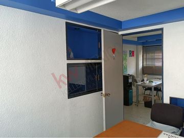 Local Comercial en 2do Nivel en Plaza Las Maria Luisas, Av. Revolución.