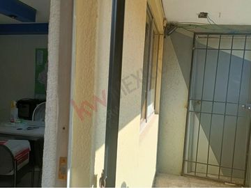 Local Comercial en 2do Nivel en Plaza Las Maria Luisas, Av. Revolución.