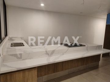 Casa de 3 pisos de 400m2 de construcción en Venta, casa NUEVA de 4 habitaciones con baños completos y salón de juegos Valle Juriquilla - (3)