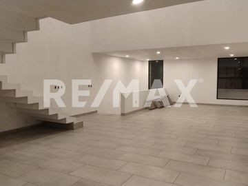 Casa de 3 pisos de 400m2 de construcción en Venta, casa NUEVA de 4 habitaciones con baños completos y salón de juegos Valle Juriquilla - (3)