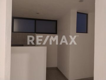 Casa de 3 pisos de 400m2 de construcción en Venta, casa NUEVA de 4 habitaciones con baños completos y salón de juegos Valle Juriquilla - (3)
