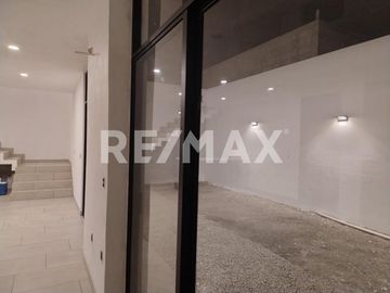 Casa de 3 pisos de 400m2 de construcción en Venta, casa NUEVA de 4 habitaciones con baños completos y salón de juegos Valle Juriquilla - (3)