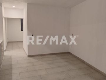 Casa de 3 pisos de 400m2 de construcción en Venta, casa NUEVA de 4 habitaciones con baños completos y salón de juegos Valle Juriquilla - (3)