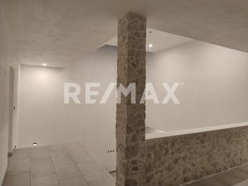 Casa de 3 pisos de 400m2 de construcción en Venta, casa NUEVA de 4 habitaciones con baños completos y salón de juegos Valle Juriquilla - (3)