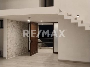 Casa de 3 pisos de 400m2 de construcción en Venta, casa NUEVA de 4 habitaciones con baños completos y salón de juegos Valle Juriquilla - (3)
