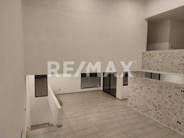Casa de 3 pisos de 400m2 de construcción en Venta, casa NUEVA de 4 habitaciones con baños completos y salón de juegos Valle Juriquilla - (3)