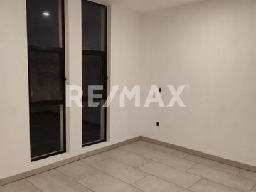 Casa de 3 pisos de 400m2 de construcción en Venta, casa NUEVA de 4 habitaciones con baños completos y salón de juegos Valle Juriquilla - (3)