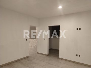 Casa de 3 pisos de 400m2 de construcción en Venta, casa NUEVA de 4 habitaciones con baños completos y salón de juegos Valle Juriquilla - (3)