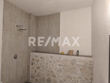 Casa de 3 pisos de 400m2 de construcción en Venta, casa NUEVA de 4 habitaciones con baños completos y salón de juegos Valle Juriquilla - (3)