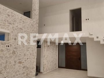Casa de 3 pisos de 400m2 de construcción en Venta, casa NUEVA de 4 habitaciones con baños completos y salón de juegos Valle Juriquilla - (3)