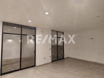 Casa de 3 pisos de 400m2 de construcción en Venta, casa NUEVA de 4 habitaciones con baños completos y salón de juegos Valle Juriquilla - (3)