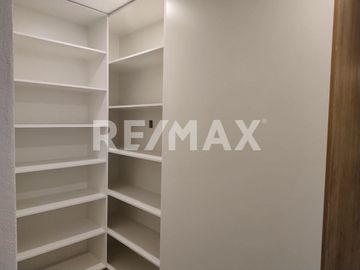 Casa de 3 pisos de 400m2 de construcción en Venta, casa NUEVA de 4 habitaciones con baños completos y salón de juegos Valle Juriquilla - (3)